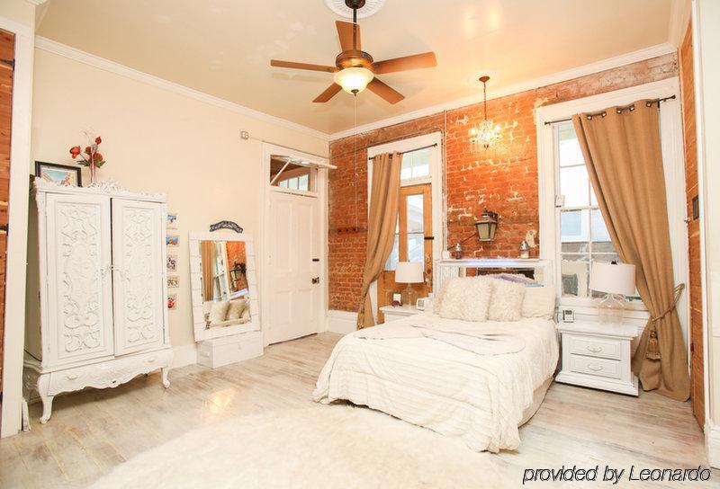Fleur De Lis Mansion Bed and Breakfast — photo 10 of 22